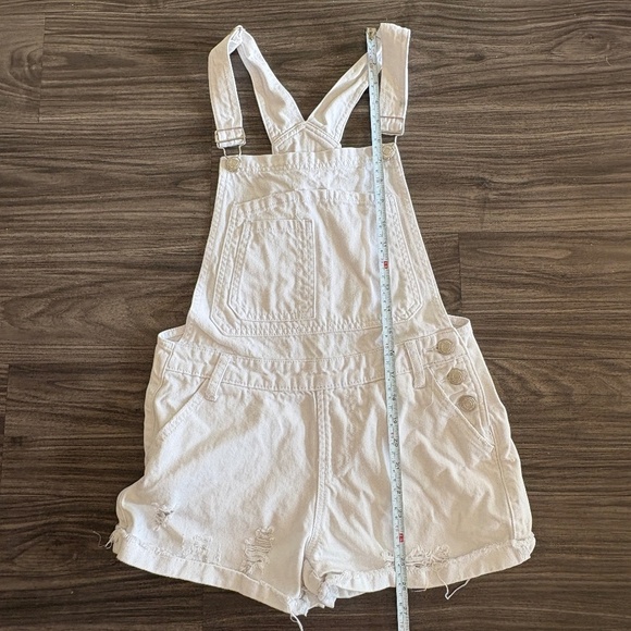 H&M White Denim Jean Distressed Overall Shorts Perfect Summer - Picture 6 of 7